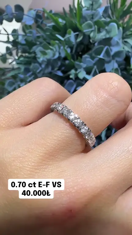 0.70 ct Yarımtur Pırlanta Yüzük videosundan kare