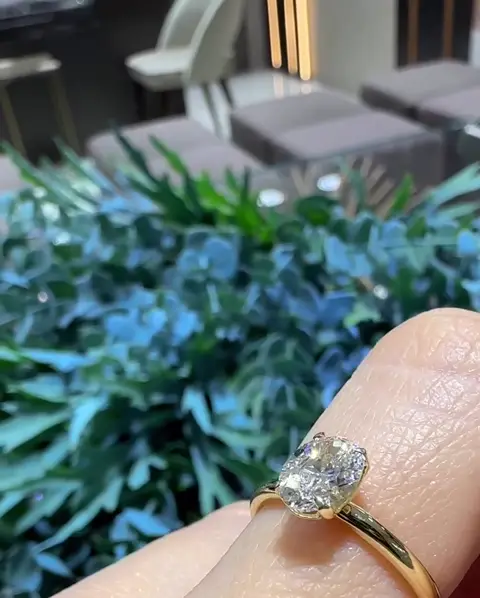 1.00 ct Oval Pırlanta Yüzük