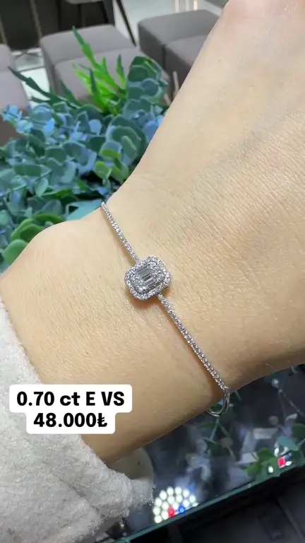 0.70 ct Baget Pırlanta Bileklik videosundan kare