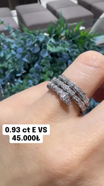 0.93 ct Tasarım Pırlanta Yüzük videosundan kare