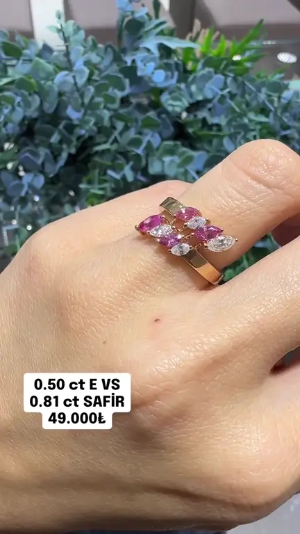 0.81 ct Safir ve 0.50 ct Pırlanta Yüzük videosundan kare