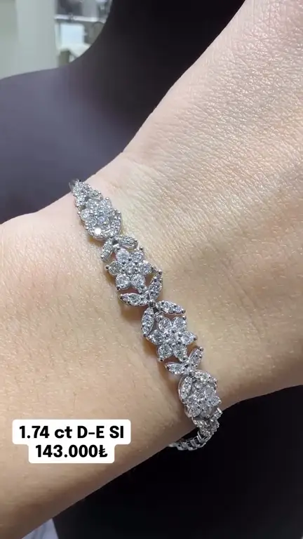 1.74 ct Pırlanta Bileklik videosundan kare