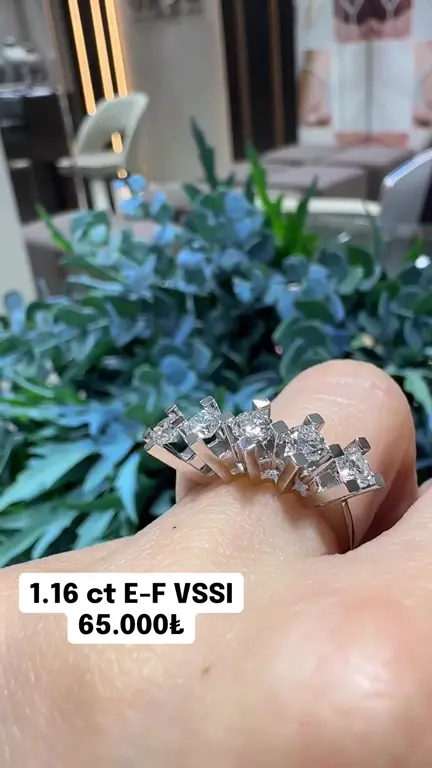 1.16 ct Beştaş Pırlanta Yüzük videosundan kare