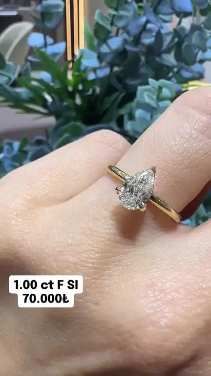 1.00 ct Tektaş Pırlanta Yüzük videosundan kare