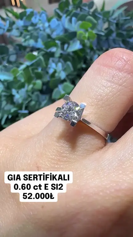 0.60 ct Tektaş Pırlanta Yüzük videosundan kare