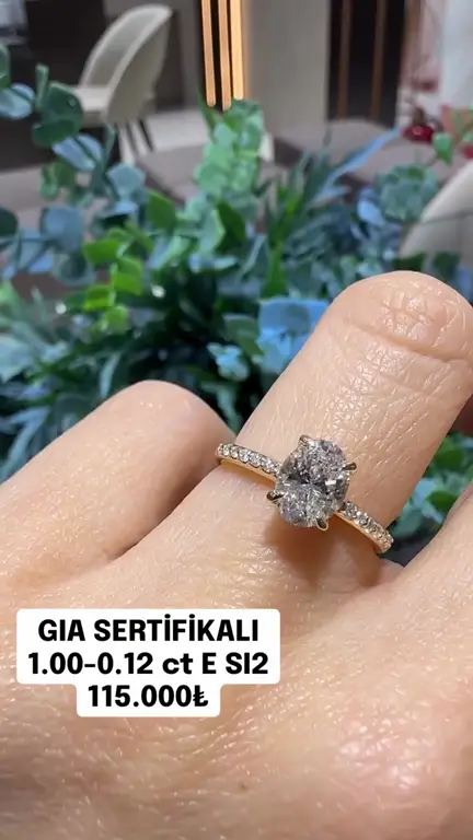 1.00-0.12 ct Tektaş Pırlanta Yüzük videosundan kare
