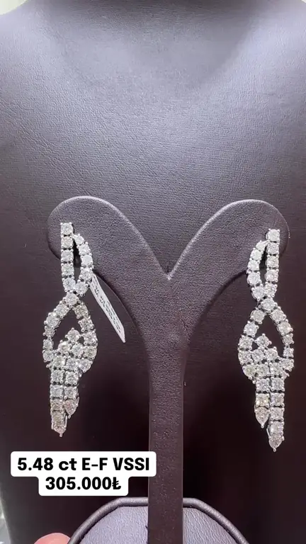 5.48 ct Pırlanta Küpe videosundan kare