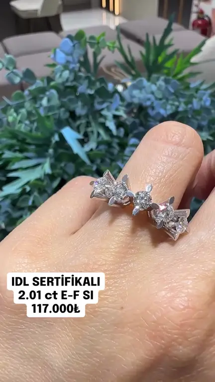 2.01 ct Beştaş Pırlanta Yüzük videosundan kare