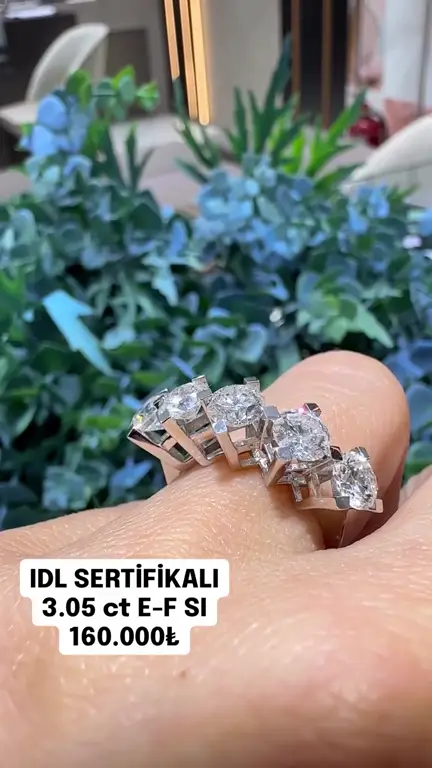 3.05 ct Beştaş Pırlanta Yüzük videosundan kare